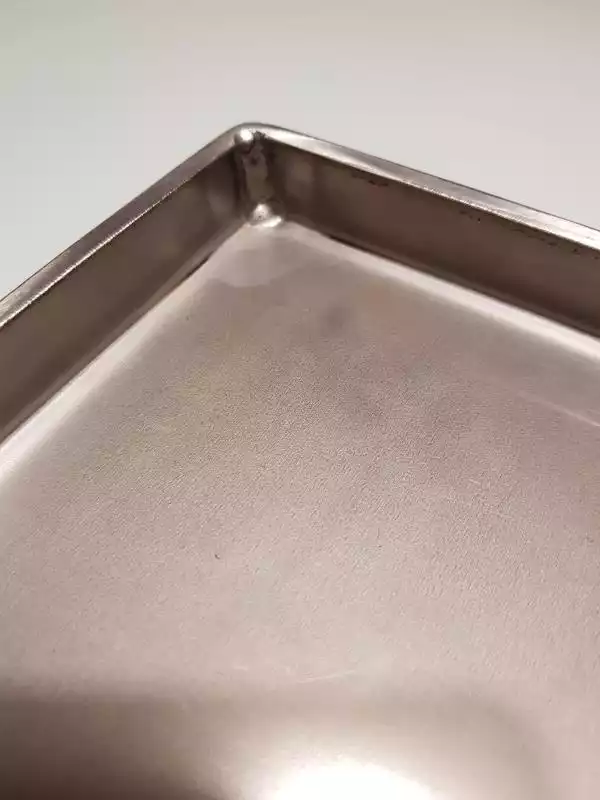 PLANCHA INOX ep 4mm avec 4 Rebords Fermés